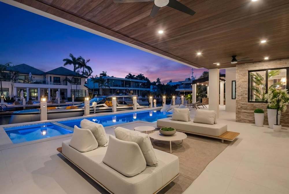 Covered patio with outdoor seating